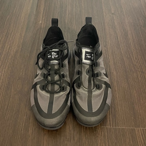 Nike Vapormax Shoes - Picture 2 of 3